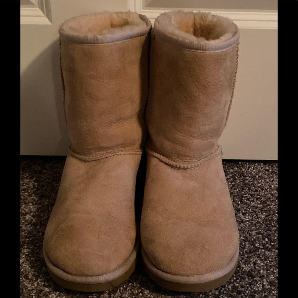 UGG Boots- Excellent Condition! - Picture 2 of 6